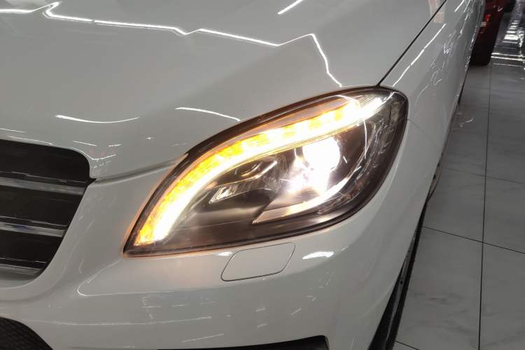 Used Mercedes-Benz M-Class 2014 ML 320 4MATIC Left Front Headlight