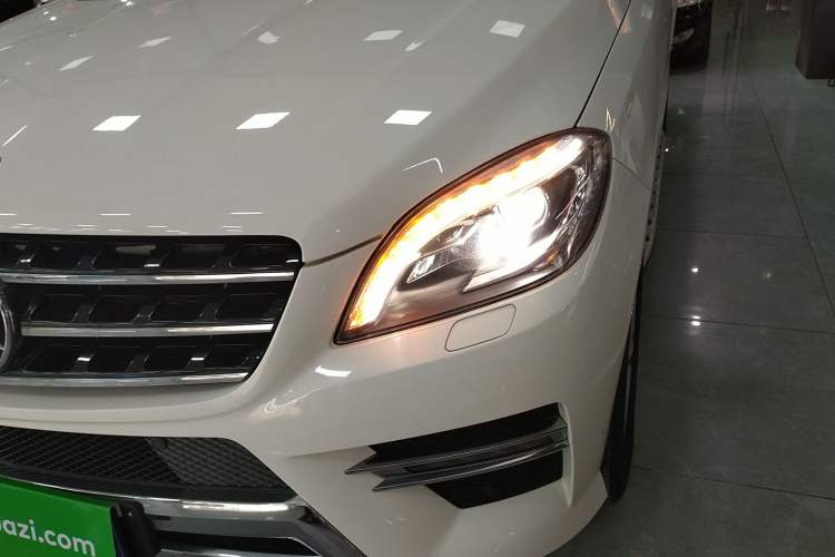 Used Mercedes-Benz M-Class 2014 ML 320 4MATIC Left Front Headlight