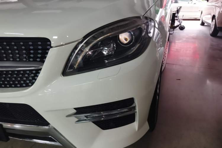 Used Mercedes-Benz M-Class 2014 ML 400 4MATIC Dynamic Model Left Front Headlight