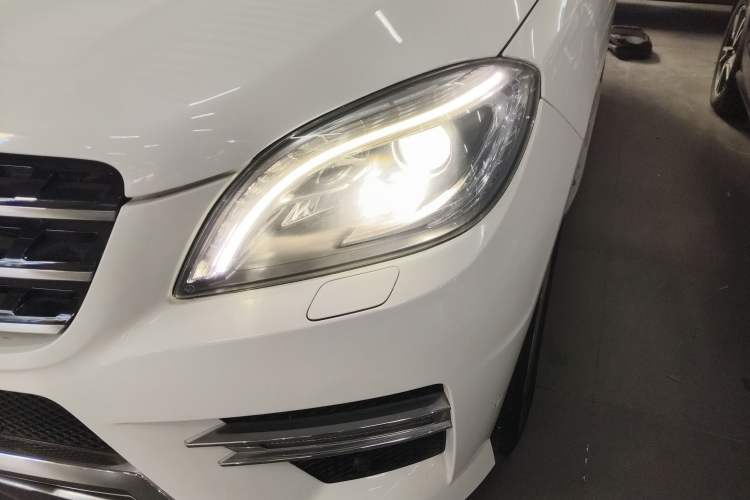 Used Mercedes-Benz M-Class 2014 ML 320 4MATIC Left Front Headlight