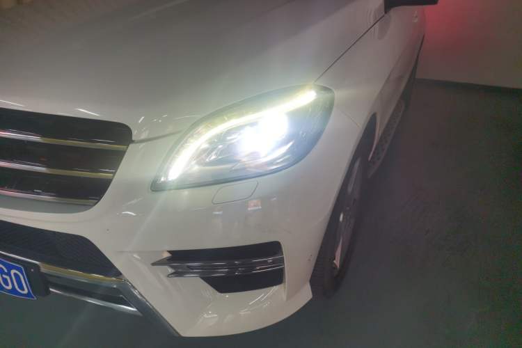 Used Mercedes-Benz M-Class 2014 ML 400 4MATIC Dynamic Model Left Front Headlight