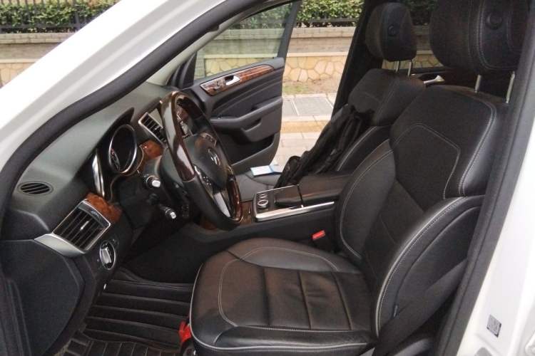 Used Mercedes-Benz M-Class 2014 ML 400 4MATIC Luxury Model Left Front Seat