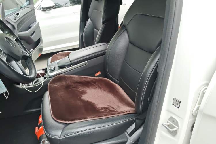 Used Mercedes-Benz M-Class 2014 ML 320 4MATIC Left Front Seat