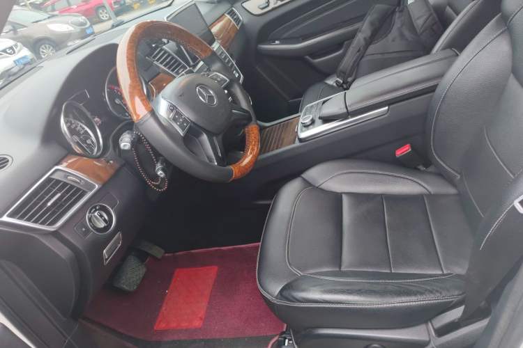 Used Mercedes-Benz M-Class 2014 ML 400 4MATIC Dynamic Model Left Front Seat