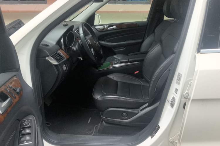 Used Mercedes-Benz M-Class 2014 ML 400 4MATIC Dynamic Model Left Front Seat
