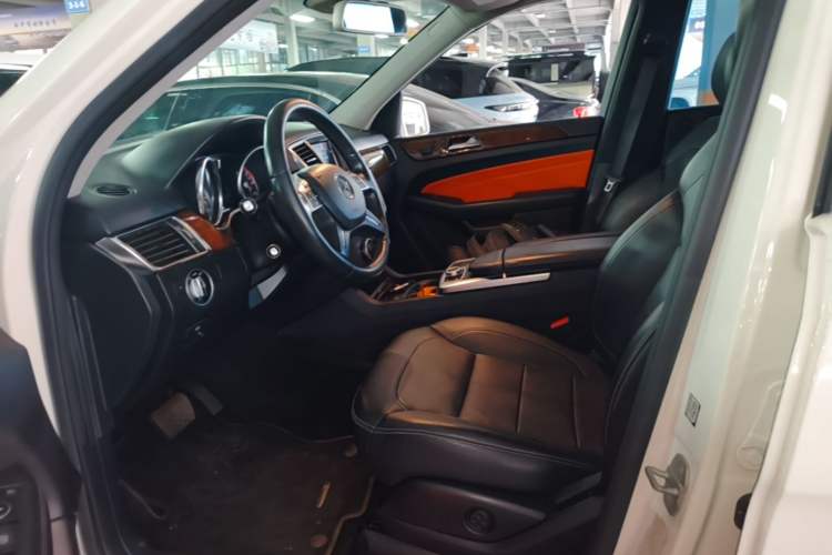 Used Mercedes-Benz M-Class 2014 ML 400 4MATIC Dynamic Model Left Front Seat