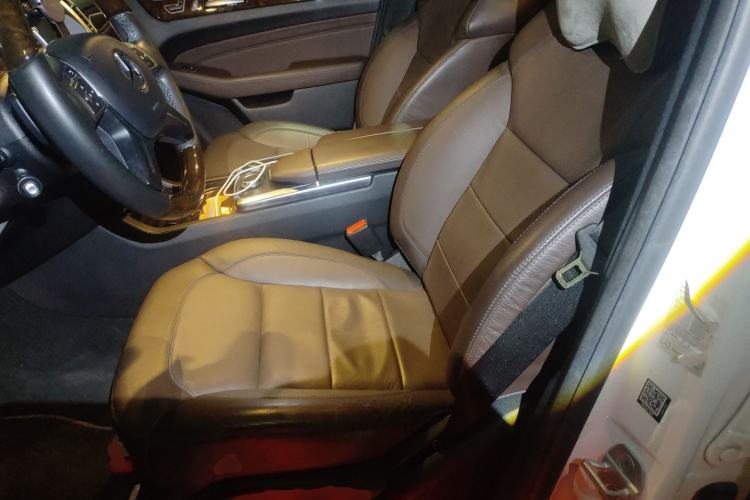 Used Mercedes-Benz M-Class 2014 ML 400 4MATIC Luxury Model Left Front Seat