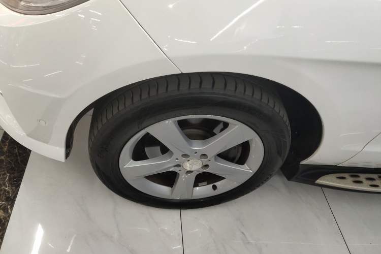 Used Mercedes-Benz M-Class 2014 ML 320 4MATIC Left Front Wheel Hub