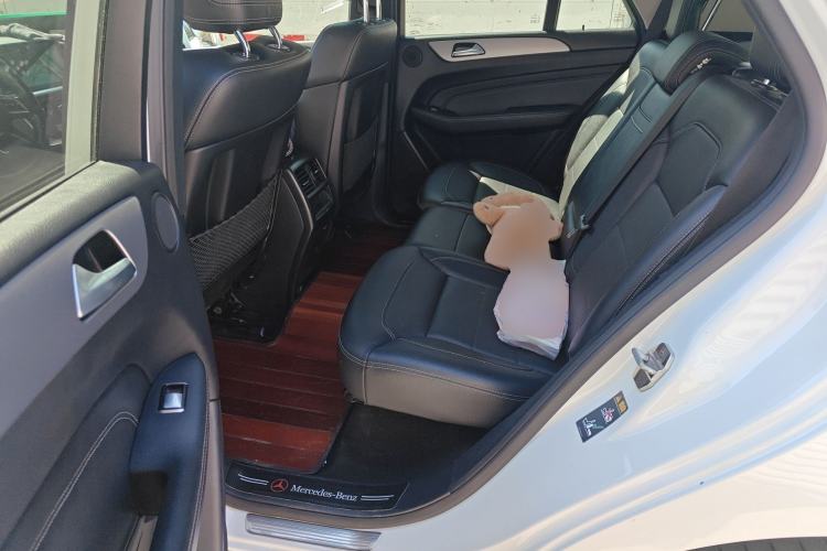 Used Mercedes-Benz M-Class 2014 ML 320 4MATIC Left Rear Seat