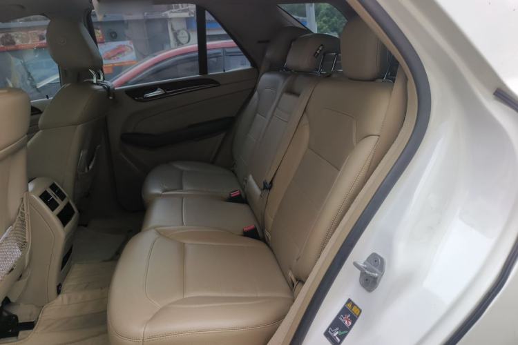 Used Mercedes-Benz M-Class 2014 ML 400 4MATIC Dynamic Model Left Rear Seat