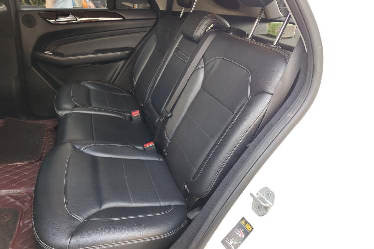 Used Mercedes-Benz M-Class 2014 ML 400 4MATIC Dynamic Model Left Rear Seat
