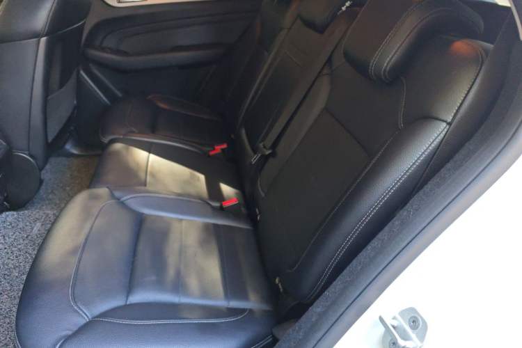Used Mercedes-Benz M-Class 2014 ML 320 4MATIC Left Rear Seat