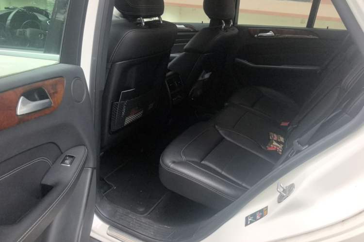 Used Mercedes-Benz M-Class 2014 ML 400 4MATIC Dynamic Model Left Rear Seat