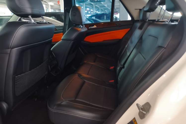 Used Mercedes-Benz M-Class 2014 ML 400 4MATIC Dynamic Model Left Rear Seat