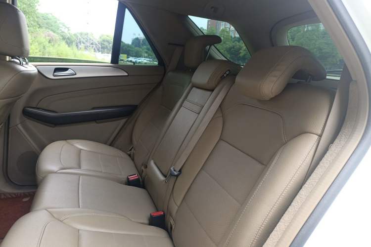 Used Mercedes-Benz M-Class 2014 ML 320 4MATIC Left Rear Seat
