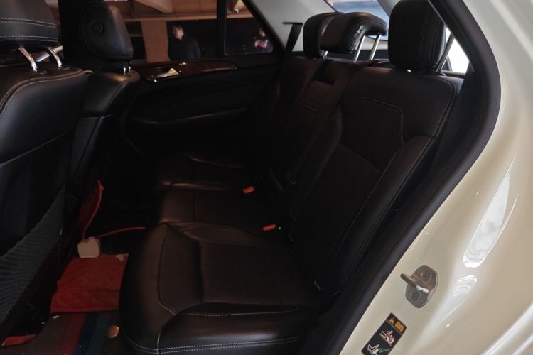 Used Mercedes-Benz M-Class 2014 ML 400 4MATIC Dynamic Model Left Rear Seat
