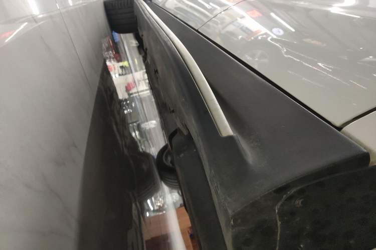 Used Mercedes-Benz M-Class 2014 ML 320 4MATIC Left Side Sill