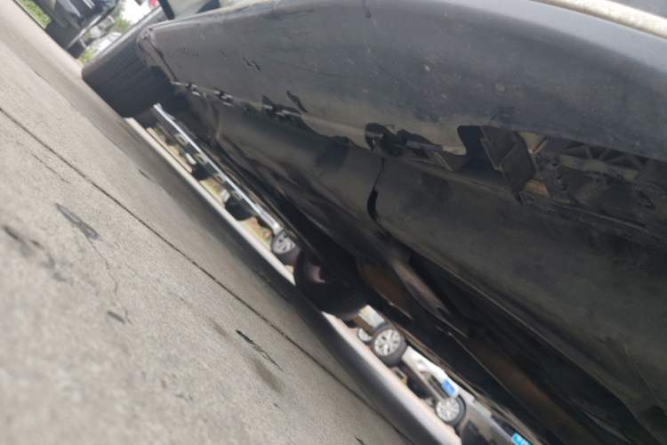 Used Mercedes-Benz M-Class 2014 ML 400 4MATIC Dynamic Model Left Side Sill