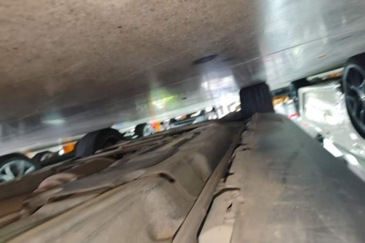 Used Mercedes-Benz M-Class 2014 ML 400 4MATIC Dynamic Model Left Side Sill