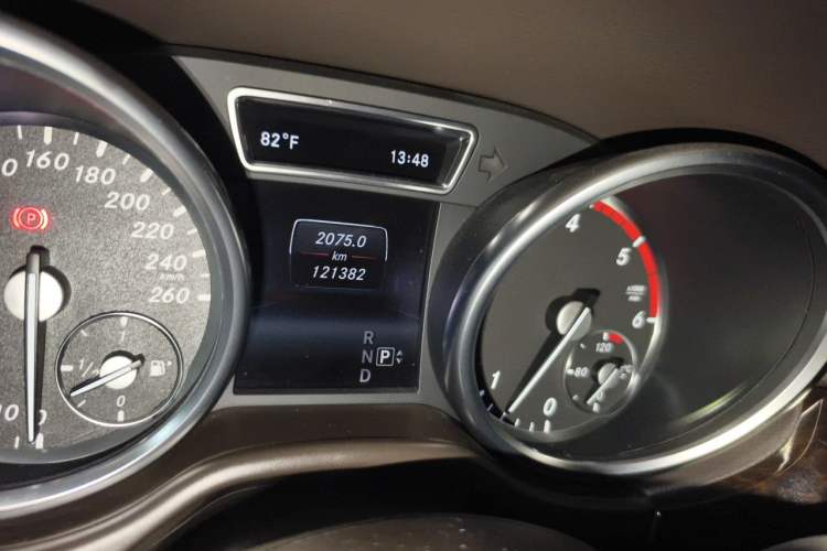 Used Mercedes-Benz M-Class  Odometer Close Up