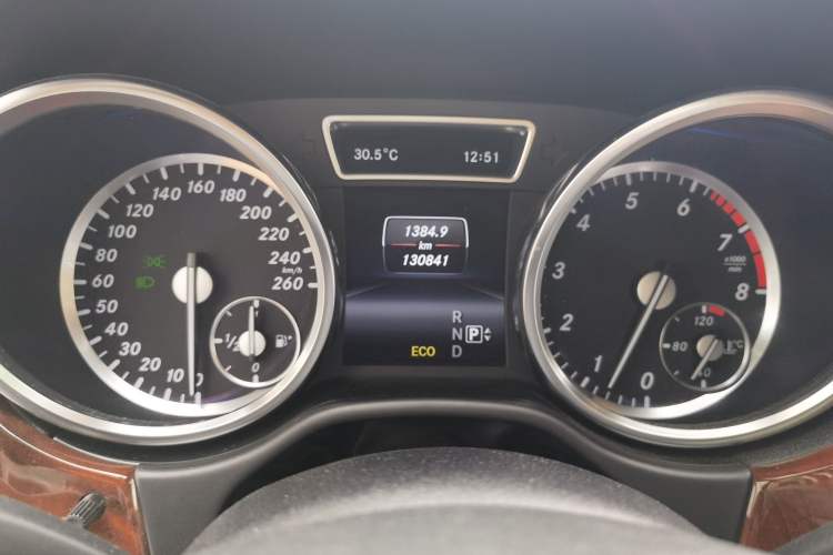 Used Mercedes-Benz M-Class  Odometer Close Up