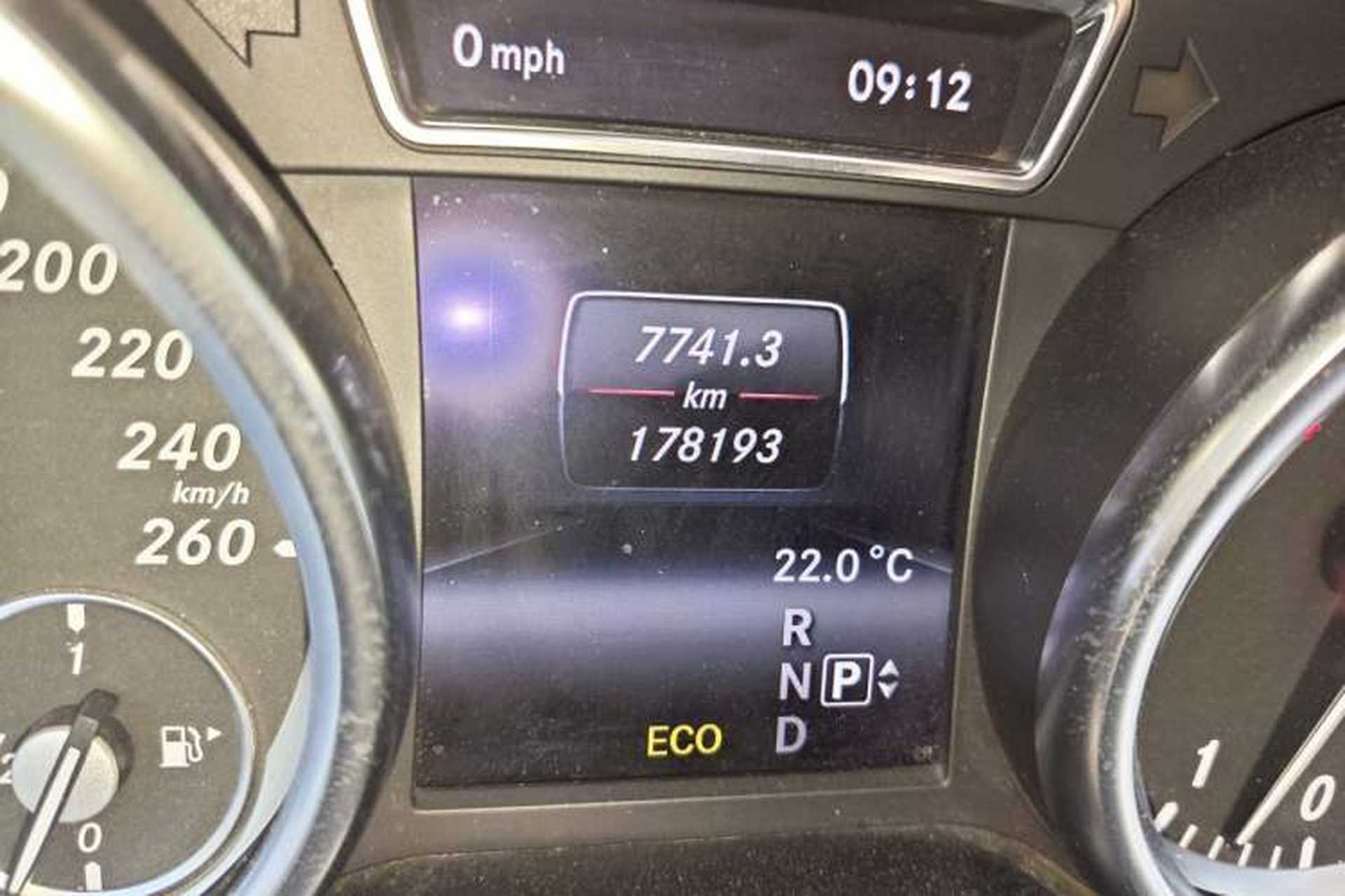 Used Mercedes-Benz M-Class 2014 ML 320 4MATIC Odometer Close Up