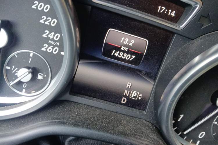Used Mercedes-Benz M-Class 2014 ML 350 CDI 4MATIC Odometer Close Up
