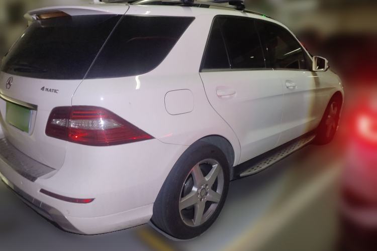 Used Mercedes-Benz M-Class 2014 ML 400 4MATIC Luxury Model Rear Right 45 Deg