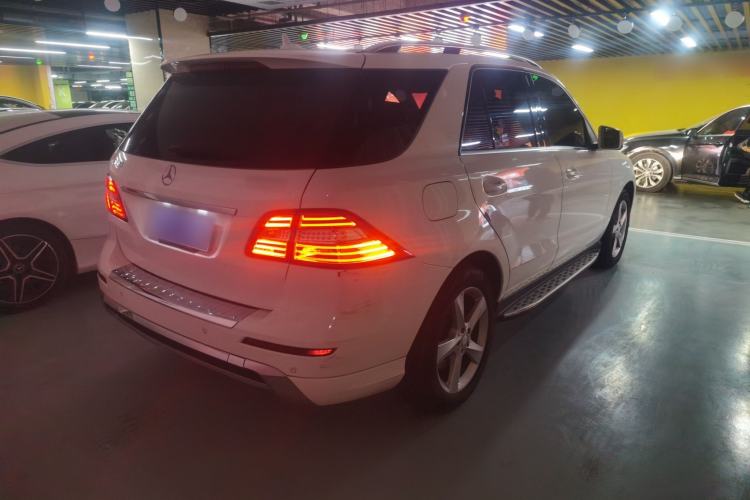 Used Mercedes-Benz M-Class 2014 ML 400 4MATIC Dynamic Model Rear Right 45 Deg