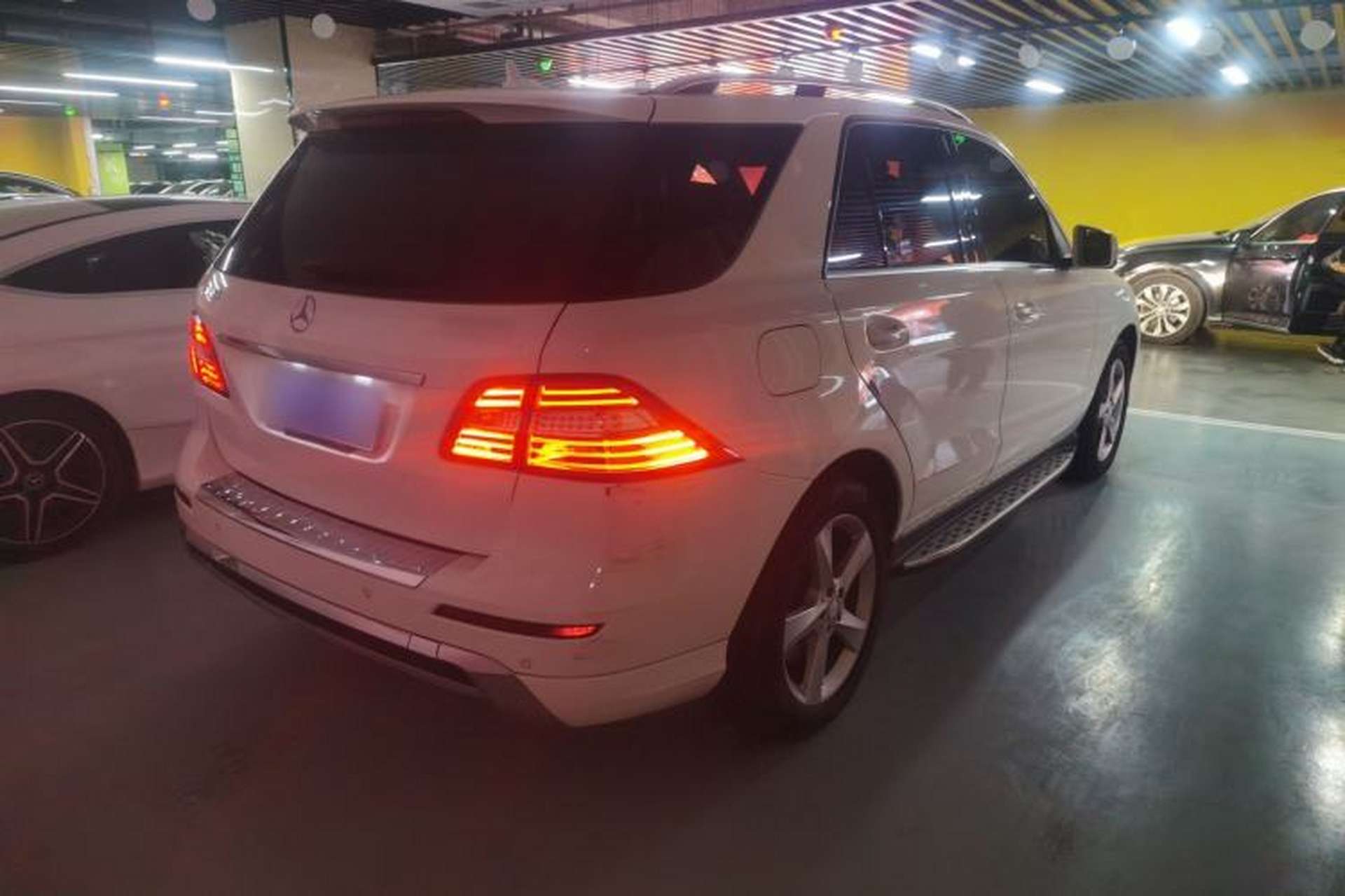 Used Mercedes-Benz M-Class 2014 ML 400 4MATIC Dynamic Model Rear Right 45 Deg
