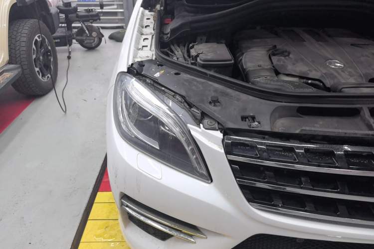 Used Mercedes-Benz M-Class 2014 ML 320 4MATIC Right Front Headlight