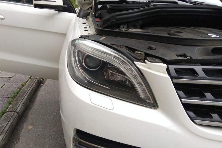 Used Mercedes-Benz M-Class 2014 ML 400 4MATIC Luxury Model Right Front Headlight