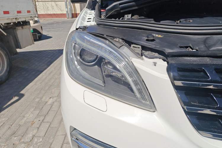 Used Mercedes-Benz M-Class 2014 ML 320 4MATIC Right Front Headlight