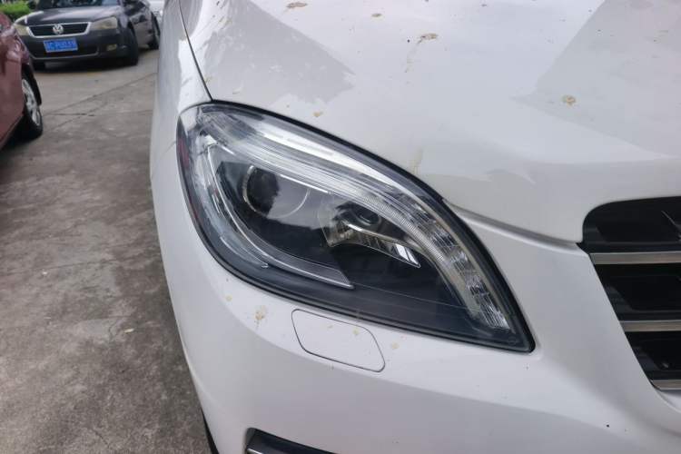 Used Mercedes-Benz M-Class 2014 ML 400 4MATIC Dynamic Model Right Front Headlight