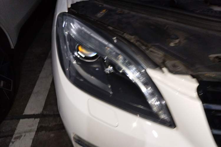 Used Mercedes-Benz M-Class 2014 ML 320 4MATIC Right Front Headlight