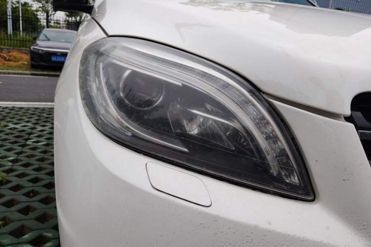 Used Mercedes-Benz M-Class 2014 ML 320 4MATIC Right Front Headlight