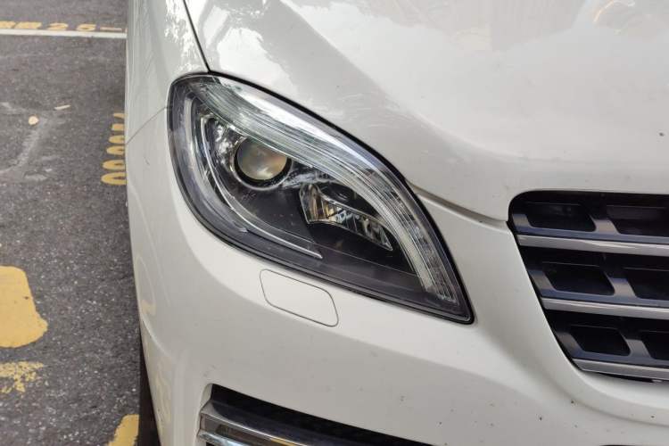 Used Mercedes-Benz M-Class 2014 ML 400 4MATIC Dynamic Model Right Front Headlight