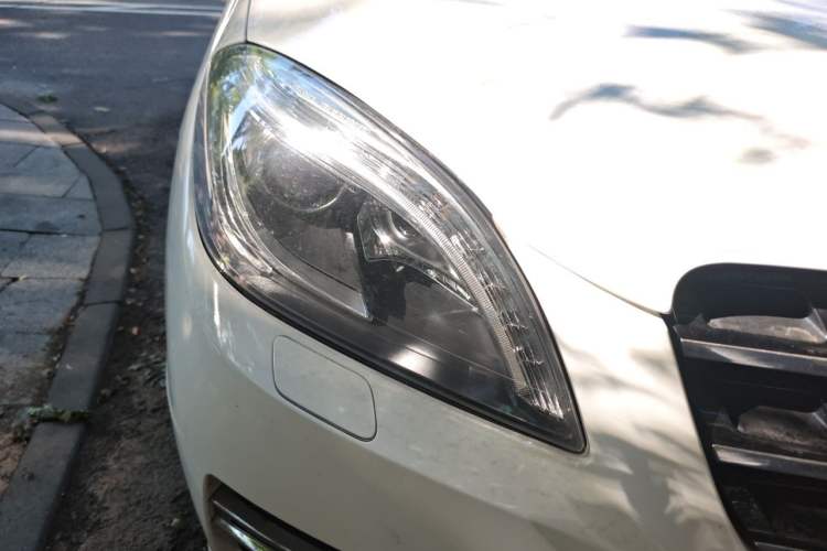 Used Mercedes-Benz M-Class 2014 ML 320 4MATIC Right Front Headlight