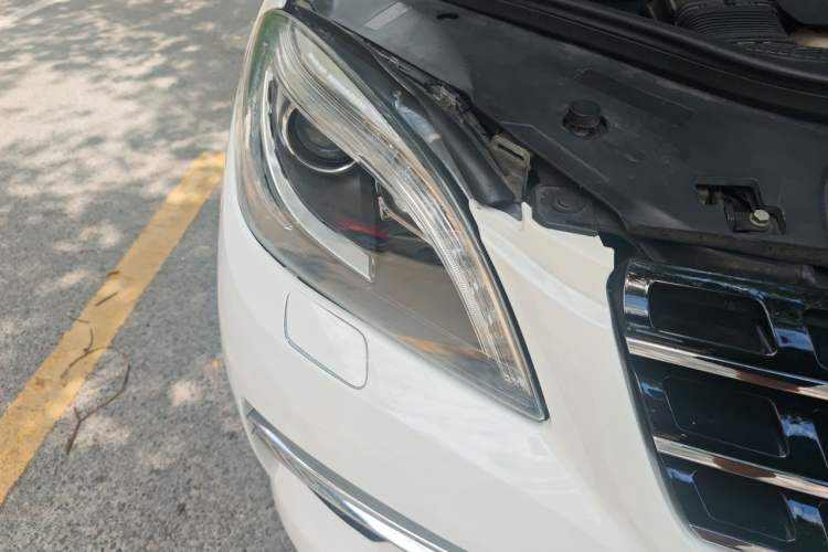 Used Mercedes-Benz M-Class 2014 ML 400 4MATIC Luxury Model Right Front Headlight