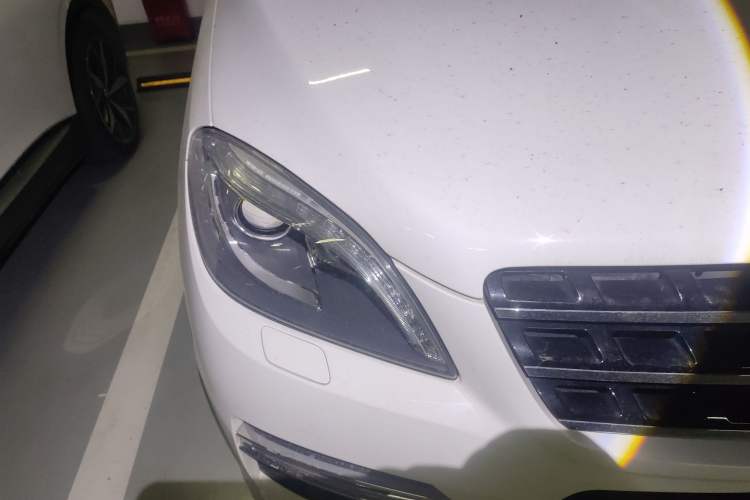 Used Mercedes-Benz M-Class 2014 ML 400 4MATIC Luxury Model Right Front Headlight