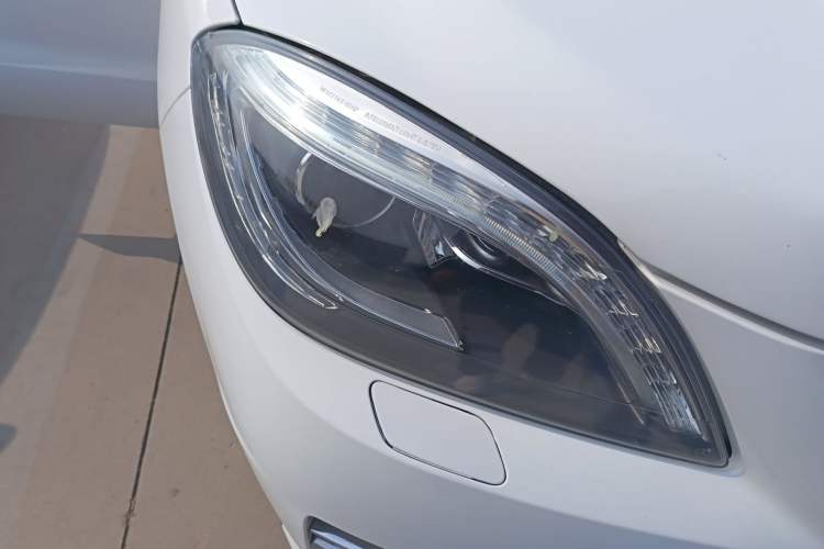 Used Mercedes-Benz M-Class 2014 ML 320 4MATIC Right Front Headlight