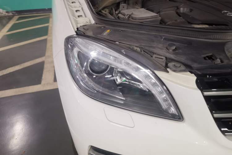 Used Mercedes-Benz M-Class 2014 ML 320 4MATIC Right Front Headlight