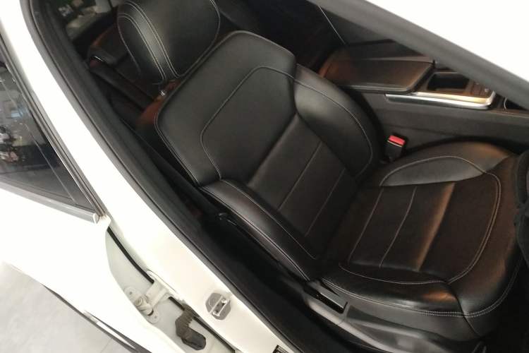 Used Mercedes-Benz M-Class 2014 ML 320 4MATIC Right Front Seat