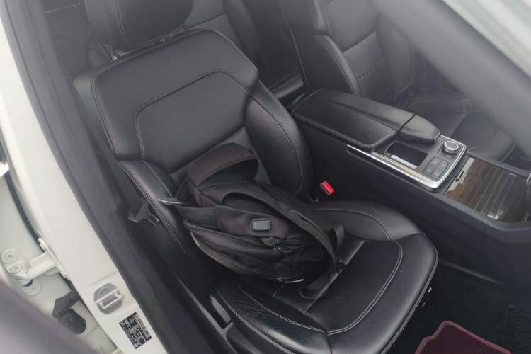 Used Mercedes-Benz M-Class 2014 ML 400 4MATIC Dynamic Model Right Front Seat