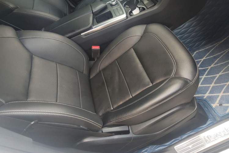 Used Mercedes-Benz M-Class 2014 ML 320 4MATIC Right Front Seat