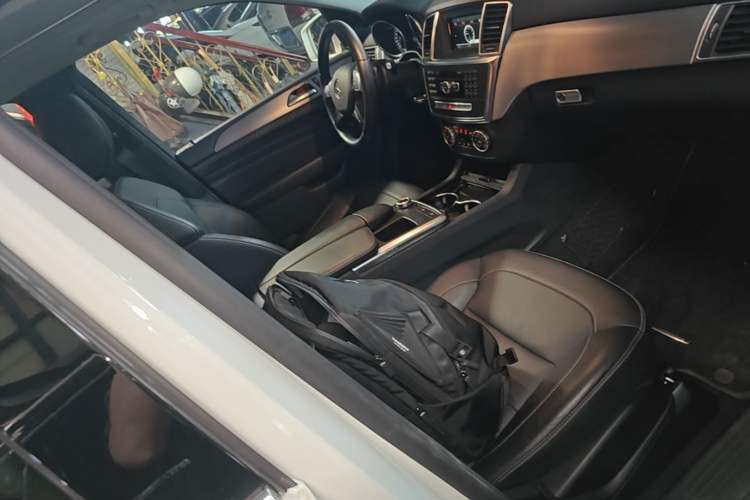 Used Mercedes-Benz M-Class 2014 ML 320 4MATIC Right Front Seat