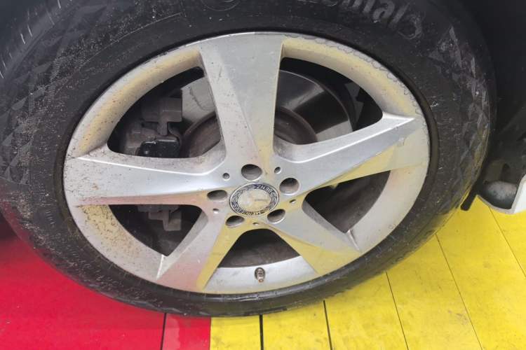 Used Mercedes-Benz M-Class 2014 ML 320 4MATIC Right Front Wheel Hub