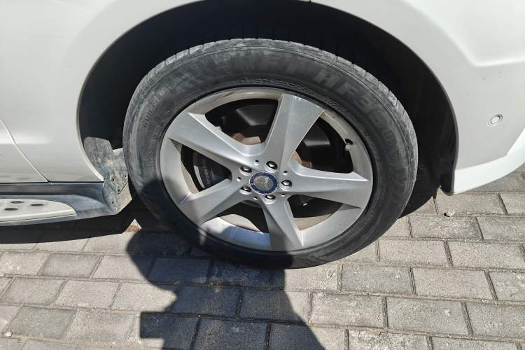 Used Mercedes-Benz M-Class 2014 ML 320 4MATIC Right Front Wheel Hub