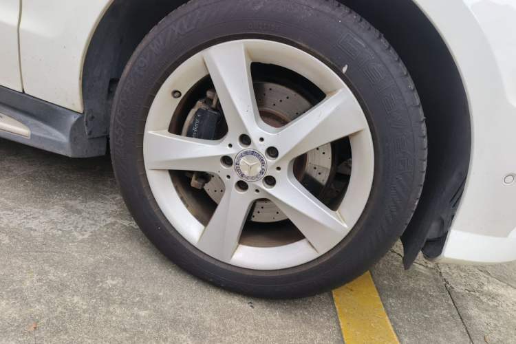 Used Mercedes-Benz M-Class 2014 ML 400 4MATIC Dynamic Model Right Front Wheel Hub