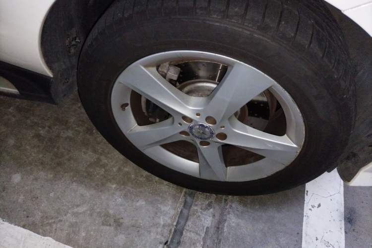Used Mercedes-Benz M-Class 2014 ML 320 4MATIC Right Front Wheel Hub
